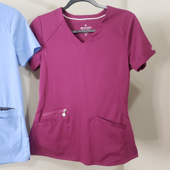 Beyond Scrubs Ceil Blue Wine Scrub Top Bundle XS - Picture 3 of 16